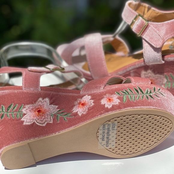 Qupid Ardor Pink Blush Velvet Floral Wedge Sandal - Picture 6 of 12